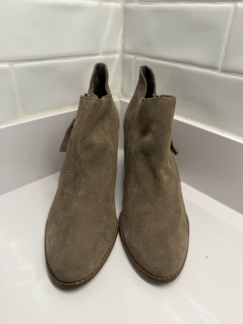 Jessica SIMPSON - WEDGE Boots size 9M - NWT Tan Suede Ankle Booties